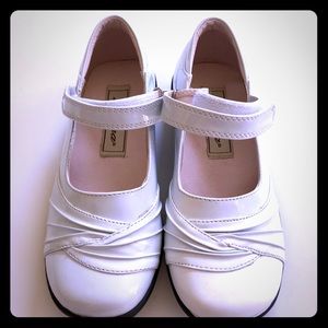 NEW White Mary Janes - Girls